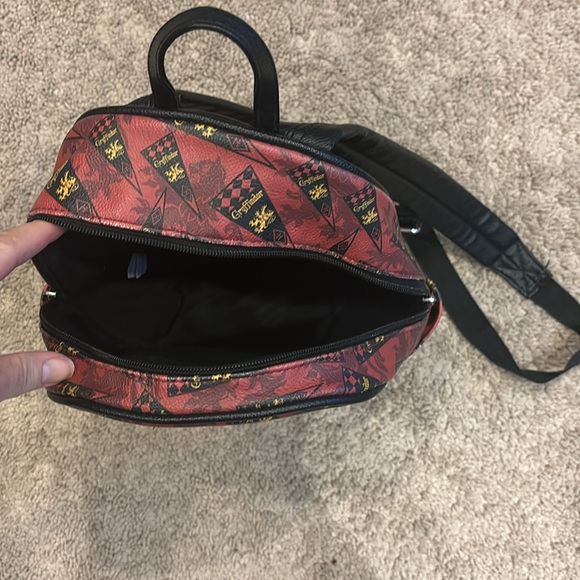 Like new Harry Potter, Gryffindor, mini backpack - Picture 2 of 3